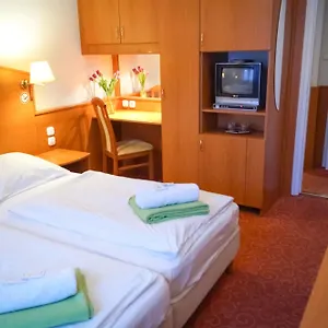 *** Bed & Breakfast Korona Panzio Hungary